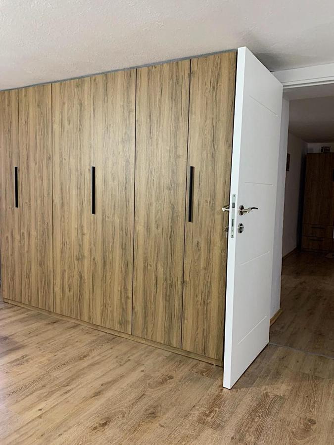 Toti Apartments Tirana Esterno foto