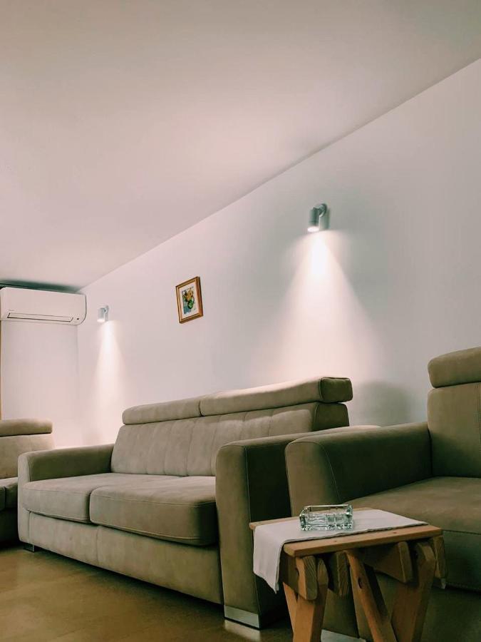 Toti Apartments Tirana Esterno foto