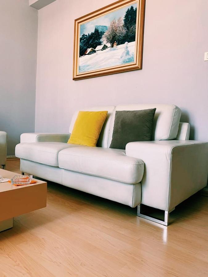 Toti Apartments Tirana Esterno foto
